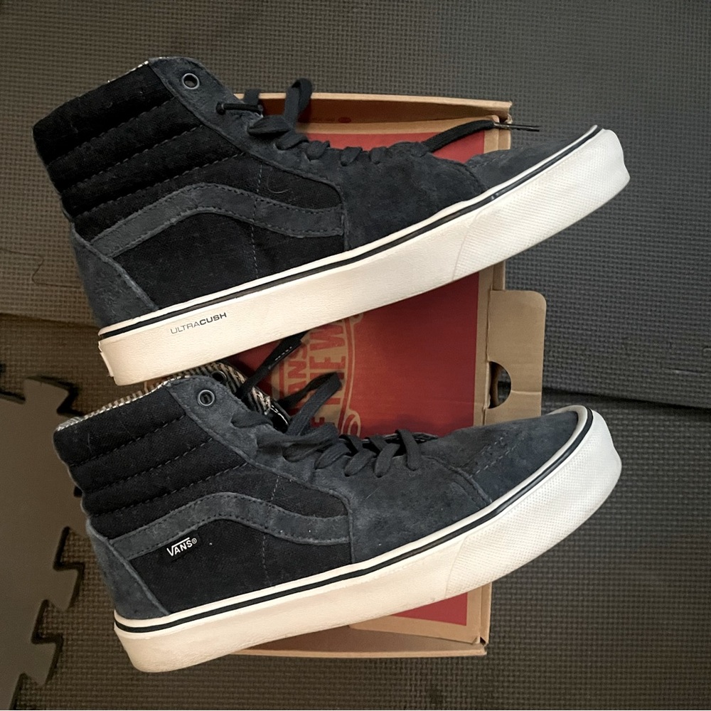 Vans Sk8-HI Lite “Dress Blues” UltraCush Men’s size 8. Vintage Closet Dive!
